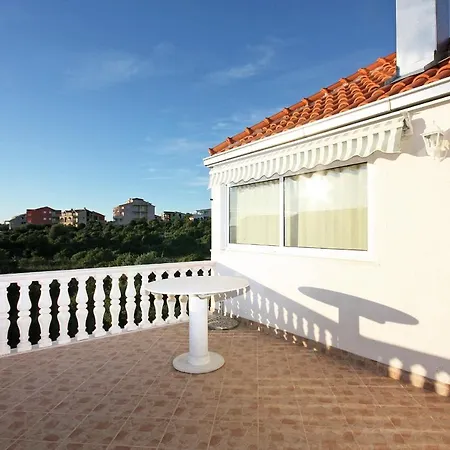 Apartman With A Parking Space Rogoznica - 4800 Rogoznica